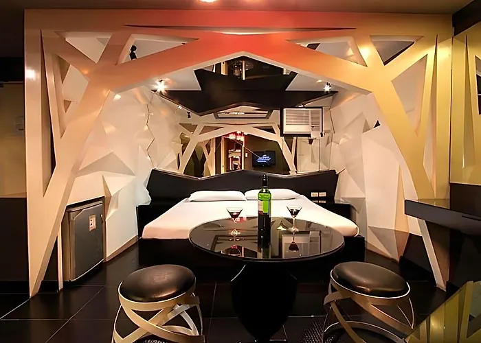 Victoria Court Pinas 3*