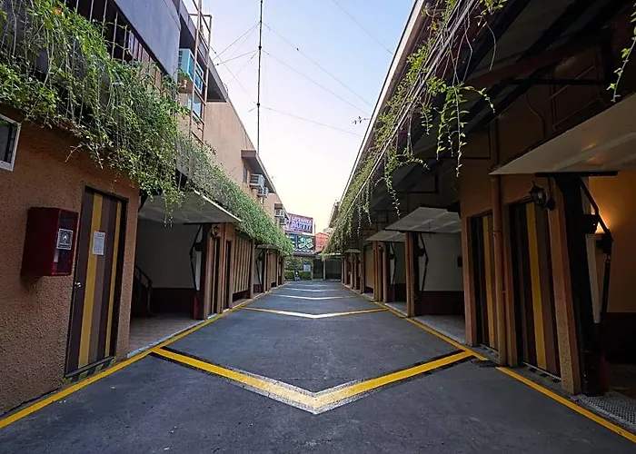 Hotel Victoria Court Pinas 3*