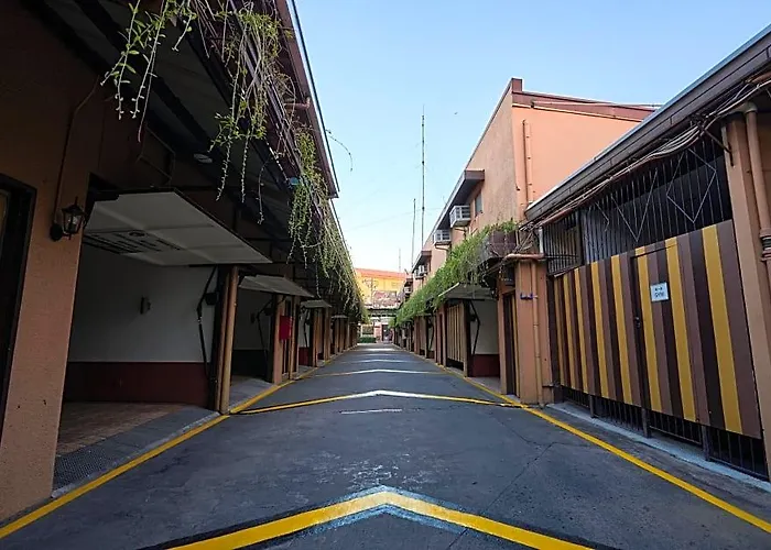 Victoria Court Pinas