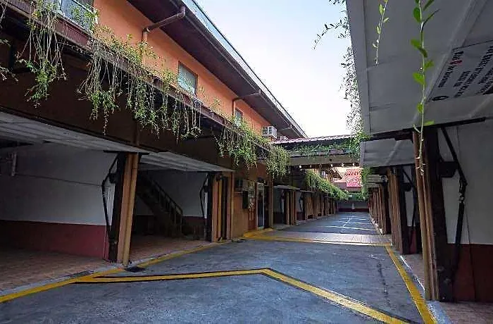 Victoria Court Pinas