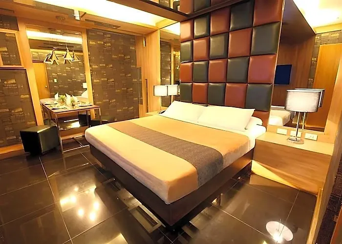 Hotel Victoria Court Pinas