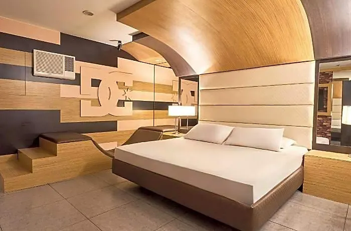 Victoria Court Pinas Hotel