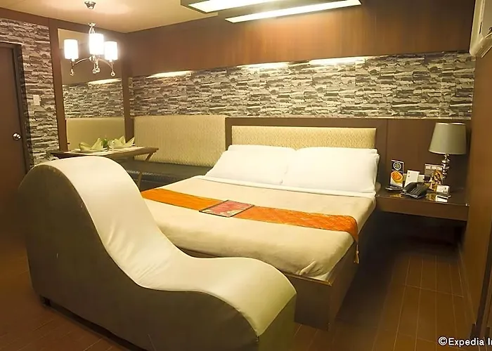 Victoria Court Pinas