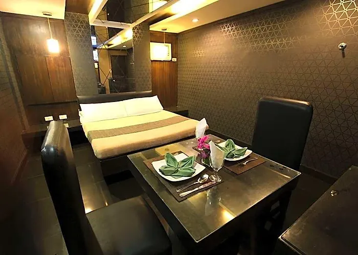 Victoria Court Pinas Hotel 3*