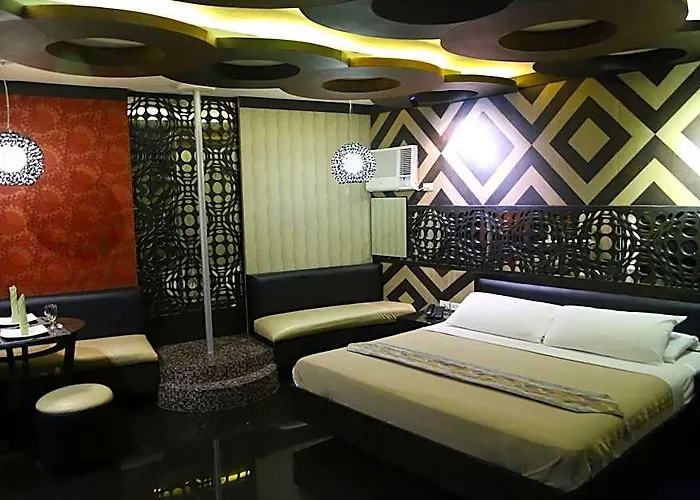 Victoria Court Pinas Hotel