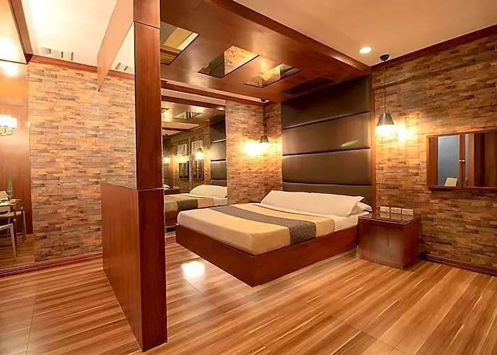 Victoria Court Pinas Hotel