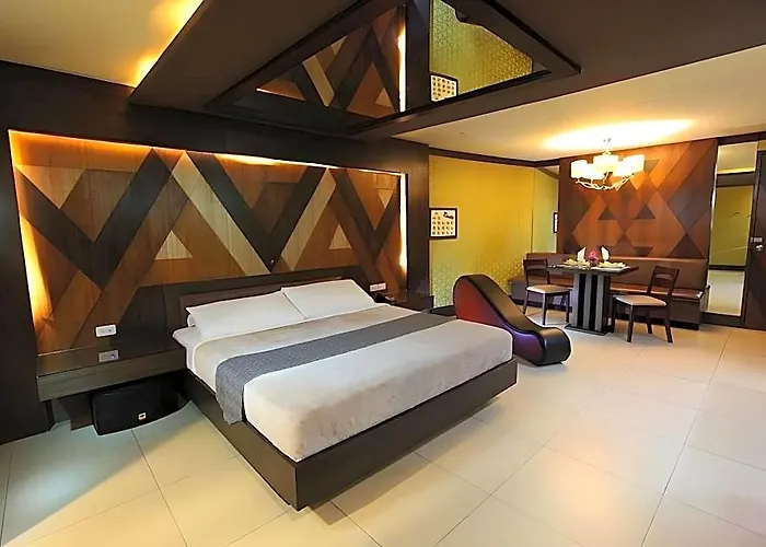 Victoria Court Pinas Hotel Manila
