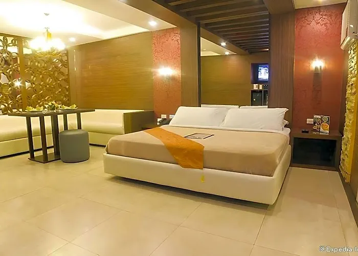 Victoria Court Pinas 3*