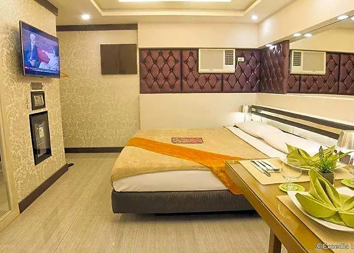 Victoria Court Pinas Hotel 3*