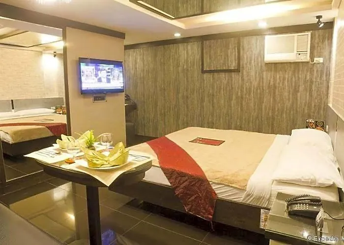 Victoria Court Pinas Hotel 3*